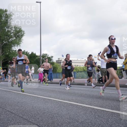 29.06.2025 - hella hamburg halbmarathon Luisa Fischer http://msf.ph/oto/8469249 29.06.2025 09:59:21 Kennedybrücke 19198, 18031, 1623, 4404, 14990, 5482, 1628, 1877, 2013, 2083, 2996, 3256, 4065, 4377, 4404, 4635, 5482, 6286, 7383, 7475, 8261, 8335, 8921, 9537, 9597, 9638, 10508 meine-sportfotos.de