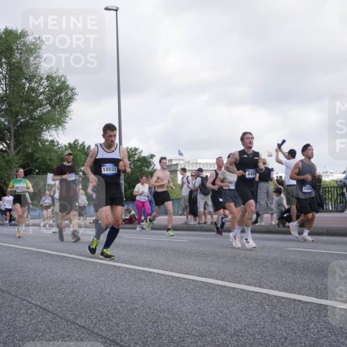 29.06.2025 - hella hamburg halbmarathon Luisa Fischer http://msf.ph/oto/8469254 29.06.2025 09:59:21 Kennedybrücke 191, 083, 18031, 1841, 112, 4404, 14990, 1628, 1877, 2013, 2083, 2996, 3256, 4065, 4377, 4404, 4635, 5482, 6286, 7383, 7475, 8261, 8335, 8921, 9537, 9597, 9638, 10508 meine-sportfotos.de