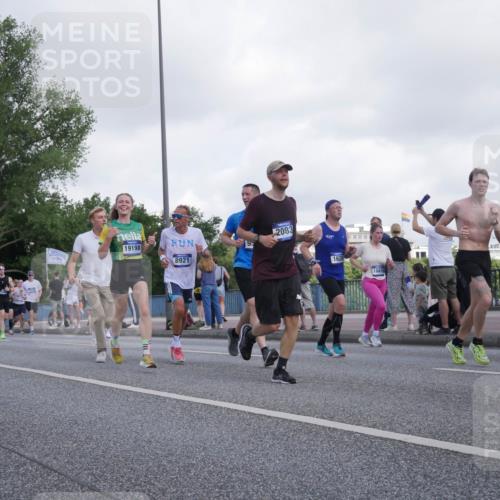29.06.2025 - hella hamburg halbmarathon Luisa Fischer http://msf.ph/oto/8469279 29.06.2025 09:59:23 Kennedybrücke 6286, 19198, 93, 8921, 2083, 1628, 18418, 1460, 1628, 1877, 2013, 2082, 2083, 2996, 3426, 4065, 4377, 4404, 4635, 4967, 5482, 6286, 6309, 6561, 6562, 7383, 7475, 8261, 8921, 9497, 9537, 9597, 9638, 10508 meine-sportfotos.de