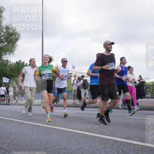 29.06.2025 - hella hamburg halbmarathon Luisa Fischer http://msf.ph/oto/8469283 29.06.2025 09:59:24 Kennedybrücke 19198, 21, 2083, 1628, 1841, 1460, 1628, 1877, 2013, 2082, 2083, 2996, 3426, 4065, 4377, 4404, 4635, 4967, 6286, 6309, 6377, 6561, 6562, 7383, 7475, 8261, 8572, 8921, 9082, 9497, 9537, 9597, 10508 meine-sportfotos.de