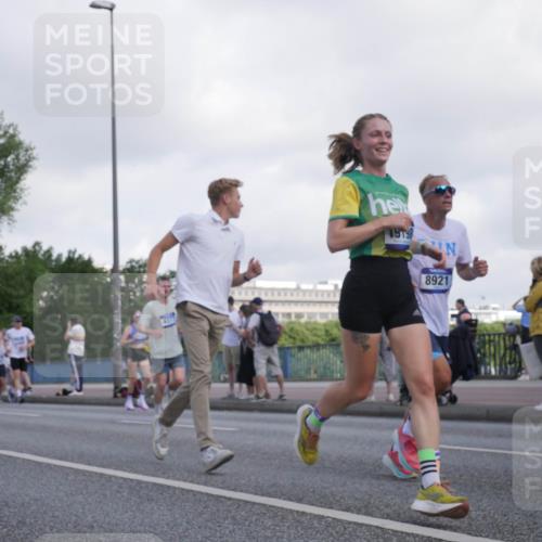 29.06.2025 - hella hamburg halbmarathon Luisa Fischer http://msf.ph/oto/8469305 29.06.2025 09:59:24 Kennedybrücke 19798, 8921, 1460, 1628, 1877, 2013, 2082, 2083, 2996, 3426, 4065, 4377, 4404, 4635, 4967, 6286, 6309, 6377, 6561, 6562, 7383, 7475, 8261, 8572, 8921, 9082, 9497, 9537, 9597, 10508 meine-sportfotos.de