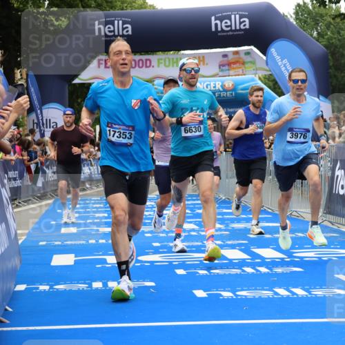 29.06.2025 - hella hamburg halbmarathon Strokosch-Dieckow http://msf.ph/oto/8469309 29.06.2025 10:46:46 Ziel 1942, 3976, 4091, 6630, 11858, 13940, 14541, 15900, 16175, 17172, 17353, 17492, 17669, 17743, 17865, 17892, 19105, 19128 meine-sportfotos.de