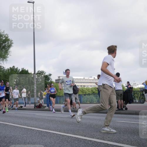 29.06.2025 - hella hamburg halbmarathon Luisa Fischer http://msf.ph/oto/8469315 29.06.2025 09:59:25 Kennedybrücke 6286, 8261, 4065, 9537, 4377, 1460, 1628, 1877, 2013, 2082, 2083, 2996, 3426, 4065, 4377, 4404, 4635, 4967, 6286, 6309, 6377, 6561, 6562, 7383, 7475, 8261, 8514, 8572, 8921, 9082, 9497, 9537, 9597, 10508 meine-sportfotos.de