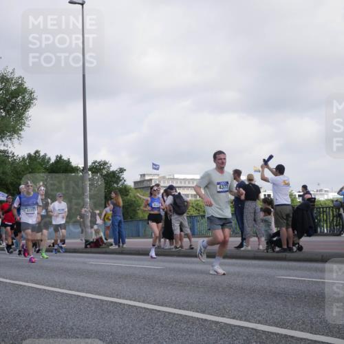 29.06.2025 - hella hamburg halbmarathon Luisa Fischer http://msf.ph/oto/8469321 29.06.2025 09:59:25 Kennedybrücke 16227, 6286, 261, 9537, 4065, 18212, 4377, 1460, 1628, 1877, 2013, 2082, 2083, 2996, 3426, 4065, 4377, 4404, 4635, 4967, 6286, 6309, 6377, 6561, 6562, 7383, 7475, 8261, 8514, 8572, 8921, 9082, 9497, 9537, 9597, 10508 meine-sportfotos.de