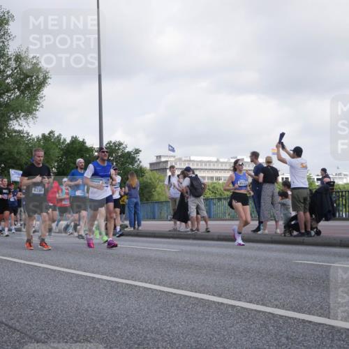 29.06.2025 - hella hamburg halbmarathon Luisa Fischer http://msf.ph/oto/8469338 29.06.2025 09:59:26 Kennedybrücke 1877, 996, 6286, 17405, 4065, 9537, 1460, 1628, 1877, 2013, 2082, 2083, 2996, 3310, 3426, 4065, 4377, 4635, 4967, 6286, 6309, 6377, 6561, 6562, 7383, 7475, 8261, 8361, 8514, 8572, 8921, 8996, 9082, 9497, 9537, 9597, 10371, 10508 meine-sportfotos.de