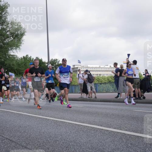 29.06.2025 - hella hamburg halbmarathon Luisa Fischer http://msf.ph/oto/8469343 29.06.2025 09:59:27 Kennedybrücke 7383, 16227, 1101, 6286, 17405, 4065, 9537, 1460, 1628, 1877, 2013, 2082, 2083, 2208, 2771, 2996, 3310, 3426, 4065, 4377, 4635, 4967, 6286, 6309, 6377, 6561, 6562, 7383, 7475, 8261, 8361, 8514, 8572, 8996, 9082, 9497, 9537, 10371, 10508 meine-sportfotos.de
