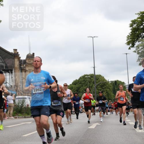 29.06.2025 - hella hamburg halbmarathon Yannick Fuchs http://msf.ph/oto/8469404 29.06.2025 10:57:32 20KM 1184, 1316, 1722, 1724, 1940, 1992, 2424, 3360, 4370, 5305, 5384, 5734, 6631, 7243, 7290, 7333, 8469, 8822, 9124, 9439, 9681, 10128, 10705, 10766, 10866, 11527, 11657, 11771, 12315, 12316, 12513, 12662, 13171, 13528, 13551, 14135, 14313, 14493, 15137, 15516, 15550, 15897, 16426, 16478, 16639, 16872, 17071, 17437, 17757, 17894, 18028, 18122, 18355, 18717 meine-sportfotos.de