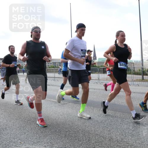 29.06.2025 - hella hamburg halbmarathon Lena Gebhardt http://msf.ph/oto/8469418 29.06.2025 09:55:28 Lombardsbrücke 15733, 15563, 991, 1592, 98, 8899, 1120, 1151, 1200, 1461, 1630, 1683, 1696, 1706, 1884, 1976, 2207, 2274, 2284, 2287, 2411, 2706, 2708, 2718, 2816, 3087, 3213, 3258, 3399, 3435, 3654, 3747, 3945, 3985, 4088, 4093, 4121, 4189, 4345, 4847, 4890, 4938, 5102, 5421, 5459, 5638, 5705, 5708, 5915, 6009, 6027, 6054, 6158, 6421, 6481, 6532, 6662, 6691, 6836, 6923, 6938, 7052, 7269, 7312, 7659, 8371, 8437, 8693, 8889, 9031, 9159, 9476, 9869, 9931, 11333 meine-sportfotos.de