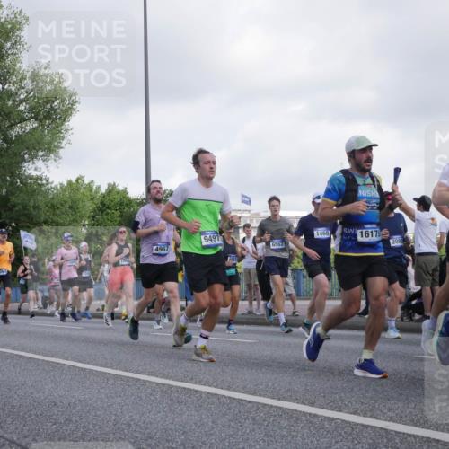 29.06.2025 - hella hamburg halbmarathon Luisa Fischer http://msf.ph/oto/8469444 29.06.2025 09:59:32 Kennedybrücke 8514, 8572, 05, 13282, 2208, 13962, 4967, 9497, 6561, 6562, 1460, 16179, 2082, 4635, 1460, 1496, 1537, 2013, 2082, 2208, 2340, 2771, 2996, 3310, 3426, 4635, 4833, 4967, 5169, 6309, 6377, 6561, 6562, 7383, 7475, 8261, 8361, 8514, 8572, 8587, 8996, 9082, 9497, 9752, 10371, 10508 meine-sportfotos.de
