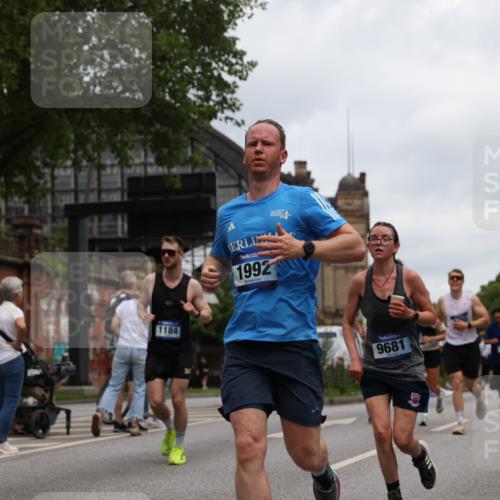 29.06.2025 - hella hamburg halbmarathon Yannick Fuchs http://msf.ph/oto/8469457 29.06.2025 10:57:33 20KM 1184, 1316, 1722, 1724, 1940, 1992, 2424, 3360, 4370, 5305, 5384, 5734, 6631, 7243, 7290, 7333, 8469, 8822, 9124, 9439, 9681, 10128, 10705, 10766, 10866, 11527, 11657, 11771, 12315, 12316, 12513, 12662, 13171, 13528, 13551, 14135, 14313, 14493, 15137, 15516, 15532, 15550, 15897, 16426, 16478, 16639, 16872, 17071, 17437, 17757, 17894, 18028, 18122, 18355, 18717 meine-sportfotos.de