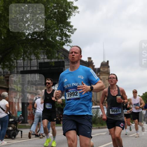 29.06.2025 - hella hamburg halbmarathon Yannick Fuchs http://msf.ph/oto/8469470 29.06.2025 10:57:33 20KM 1184, 1316, 1722, 1724, 1940, 1992, 2424, 3360, 4370, 5305, 5384, 5734, 6631, 7243, 7290, 7333, 8469, 8822, 9124, 9439, 9681, 10128, 10705, 10766, 10866, 11527, 11657, 11771, 12315, 12316, 12513, 12662, 13171, 13528, 13551, 14135, 14313, 14493, 15137, 15516, 15532, 15550, 15897, 16426, 16478, 16639, 16872, 17071, 17437, 17757, 17894, 18028, 18122, 18355, 18717 meine-sportfotos.de