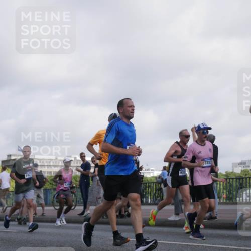 29.06.2025 - hella hamburg halbmarathon Luisa Fischer http://msf.ph/oto/8469642 29.06.2025 09:59:36 Kennedybrücke 3310, 1037, 908, 3282, 838, 1496, 1537, 2082, 2208, 2340, 2378, 2771, 2839, 2878, 3310, 4833, 4967, 5169, 5194, 5839, 6377, 6562, 8313, 8361, 8514, 8572, 8587, 8618, 8863, 8996, 9082, 9752, 9820, 10371, 10859 meine-sportfotos.de