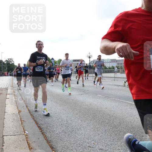 29.06.2025 - hella hamburg halbmarathon Lena Gebhardt http://msf.ph/oto/8469674 29.06.2025 09:55:29 Lombardsbrücke 8205, 5708, 15563, 15733, 1120, 1151, 1200, 1461, 1630, 1683, 1696, 1706, 1884, 1976, 2207, 2274, 2284, 2287, 2411, 2706, 2708, 2718, 2816, 3087, 3213, 3258, 3399, 3435, 3654, 3747, 3945, 3985, 4088, 4093, 4121, 4189, 4324, 4345, 4847, 4890, 4938, 5102, 5421, 5459, 5638, 5705, 5708, 5915, 6009, 6027, 6054, 6158, 6421, 6481, 6532, 6662, 6691, 6836, 6923, 6938, 7052, 7269, 7312, 7659, 8371, 8437, 8693, 8889, 9031, 9159, 9869, 9931, 11333 meine-sportfotos.de