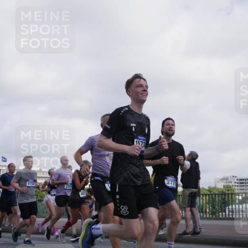 29.06.2025 - hella hamburg halbmarathon Luisa Fischer http://msf.ph/oto/8469748 29.06.2025 09:59:39 Kennedybrücke 5169, 9752, 1440, 2058, 483, 8, 1573, 2771, 1496, 1537, 2208, 2340, 2378, 2396, 2771, 2839, 2869, 2878, 3310, 3575, 4833, 5169, 5194, 5839, 8112, 8313, 8361, 8587, 8618, 8661, 8710, 8863, 8996, 9752, 9820, 9876, 10189, 10371, 10859 meine-sportfotos.de