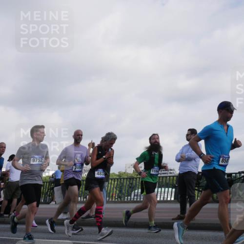 29.06.2025 - hella hamburg halbmarathon Luisa Fischer http://msf.ph/oto/8469775 29.06.2025 09:59:40 Kennedybrücke 516, 2340, 9752, 2058, 1594, 483, 858, 1496, 1537, 1833, 2208, 2340, 2378, 2396, 2771, 2839, 2869, 2878, 3575, 4833, 5169, 5194, 5839, 8112, 8313, 8587, 8618, 8661, 8710, 8863, 9752, 9820, 9876, 10189, 10859 meine-sportfotos.de