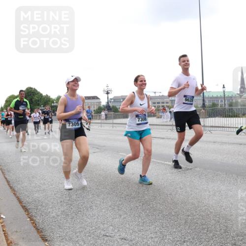 29.06.2025 - hella hamburg halbmarathon Lena Gebhardt http://msf.ph/oto/8469820 29.06.2025 10:32:53 Lombardsbrücke 17041, 7309, 7308, 9628, 1078, 1199, 1237, 1324, 1640, 1732, 2059, 2276, 2959, 3391, 3422, 3653, 3660, 3670, 3708, 3753, 3871, 4030, 4096, 4446, 4555, 4650, 5110, 5180, 5581, 5783, 5871, 5917, 5941, 6040, 6228, 6312, 6315, 6861, 7308, 7309, 7387, 7468, 7531, 7633, 7702, 7749, 7750, 7982, 8170, 8303, 8625, 8839, 8840, 9010, 9034, 9143, 9188, 9471, 9542, 9768, 10002, 10013, 10048, 10277, 11229, 11260, 11756, 12039, 12423, 12424, 14305, 14743, 15951 meine-sportfotos.de