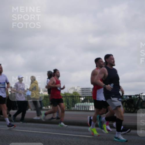 29.06.2025 - hella hamburg halbmarathon Luisa Fischer http://msf.ph/oto/8469829 29.06.2025 09:59:41 Kennedybrücke 206, 16, 1381, 1496, 1537, 1833, 2340, 2378, 2396, 2839, 2869, 2878, 3575, 4833, 5169, 5194, 5839, 8112, 8313, 8587, 8618, 8661, 8710, 8863, 9752, 9820, 9876, 10189, 10859 meine-sportfotos.de
