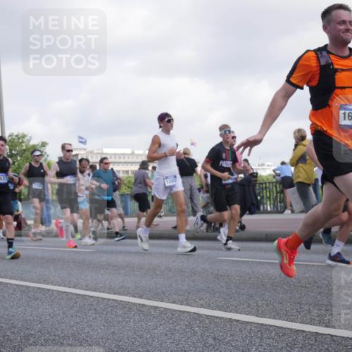 29.06.2025 - hella hamburg halbmarathon Luisa Fischer http://msf.ph/oto/8469847 29.06.2025 09:59:42 Kennedybrücke 37, 1285, 16205, 1381, 1537, 1833, 2074, 2340, 2378, 2396, 2839, 2869, 2878, 3575, 4833, 5169, 5194, 5839, 8112, 8313, 8587, 8618, 8661, 8710, 8863, 9752, 9820, 9876, 10189, 10859 meine-sportfotos.de