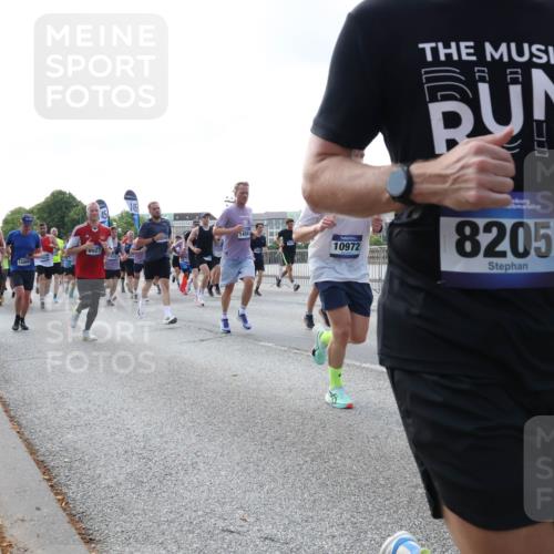 29.06.2025 - hella hamburg halbmarathon Lena Gebhardt http://msf.ph/oto/8469870 29.06.2025 09:55:30 Lombardsbrücke 5708, 8927, 45, 14561, 8205, 1120, 1151, 1200, 1461, 1630, 1683, 1696, 1706, 1884, 1976, 2207, 2274, 2284, 2287, 2411, 2706, 2708, 2718, 2816, 2884, 3087, 3213, 3258, 3399, 3435, 3654, 3747, 3945, 3985, 4088, 4093, 4121, 4189, 4324, 4345, 4847, 4890, 4938, 5102, 5421, 5459, 5638, 5705, 5708, 5915, 6009, 6027, 6054, 6158, 6421, 6481, 6532, 6662, 6691, 6836, 6923, 6938, 6994, 7052, 7269, 7312, 7659, 8371, 8437, 8693, 8889, 9031, 9159, 9869, 9931, 11333 meine-sportfotos.de