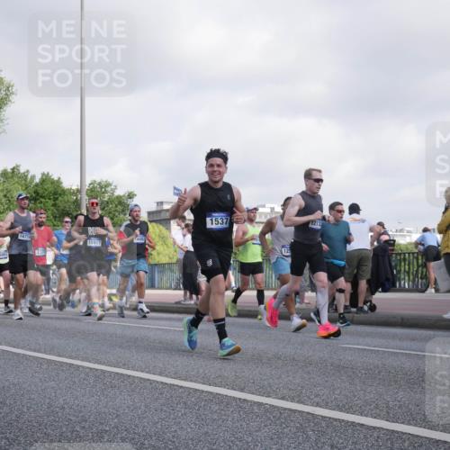 29.06.2025 - hella hamburg halbmarathon Luisa Fischer http://msf.ph/oto/8469881 29.06.2025 09:59:43 Kennedybrücke 1566, 8863, 16716, 2378, 15917, 14482, 1537, 3, 125, 12733, 1285, 1381, 1537, 1833, 2074, 2340, 2378, 2396, 2839, 2869, 2878, 3575, 5169, 5194, 5839, 8112, 8313, 8618, 8661, 8710, 8863, 9752, 9820, 9876, 10189, 10859 meine-sportfotos.de