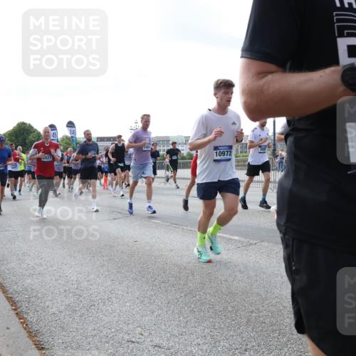 29.06.2025 - hella hamburg halbmarathon Lena Gebhardt http://msf.ph/oto/8469923 29.06.2025 09:55:30 Lombardsbrücke 1, 45, 506, 6927, 5708, 14909, 1456, 8205, 1120, 1151, 1200, 1461, 1630, 1683, 1696, 1706, 1884, 1976, 2207, 2274, 2284, 2287, 2411, 2706, 2708, 2718, 2816, 2884, 3087, 3213, 3258, 3399, 3435, 3654, 3747, 3985, 4088, 4093, 4121, 4189, 4324, 4345, 4847, 4890, 4938, 5102, 5421, 5459, 5638, 5705, 5708, 5915, 6009, 6027, 6054, 6158, 6421, 6481, 6532, 6662, 6691, 6836, 6923, 6938, 6994, 7052, 7269, 7312, 7659, 8371, 8437, 8693, 8889, 9031, 9159, 9869, 9931, 11333 meine-sportfotos.de