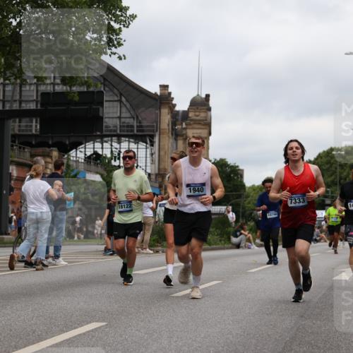 29.06.2025 - hella hamburg halbmarathon Yannick Fuchs http://msf.ph/oto/8469941 29.06.2025 10:57:35 20KM 1184, 1316, 1722, 1724, 1940, 1992, 2424, 2685, 3360, 4328, 4370, 5305, 5384, 5734, 6631, 7243, 7290, 7333, 8822, 9124, 9439, 9681, 10128, 10705, 10766, 10866, 11527, 11657, 11771, 12315, 12316, 12513, 12662, 13171, 13528, 13551, 14135, 14313, 14493, 15137, 15516, 15532, 15550, 15897, 16424, 16426, 16478, 16639, 16872, 17071, 17437, 17757, 17894, 18028, 18122, 18355, 18717 meine-sportfotos.de