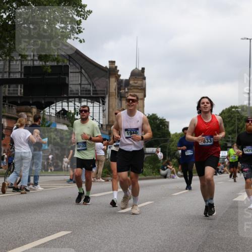 29.06.2025 - hella hamburg halbmarathon Yannick Fuchs http://msf.ph/oto/8469956 29.06.2025 10:57:35 20KM 1184, 1316, 1722, 1724, 1940, 1992, 2424, 2685, 3360, 4328, 4370, 5305, 5384, 5734, 6631, 7243, 7290, 7333, 8822, 9124, 9439, 9681, 10128, 10705, 10766, 10866, 11527, 11657, 11771, 12315, 12316, 12513, 12662, 13171, 13528, 13551, 14135, 14313, 14493, 15137, 15516, 15532, 15550, 15897, 16424, 16426, 16478, 16639, 16872, 17071, 17437, 17757, 17894, 18028, 18122, 18355, 18717 meine-sportfotos.de