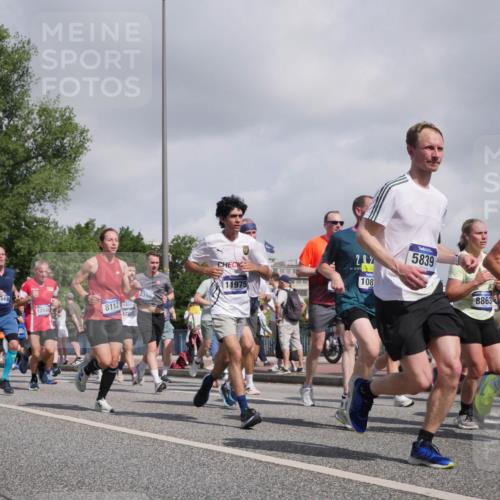 29.06.2025 - hella hamburg halbmarathon Luisa Fischer http://msf.ph/oto/8469959 29.06.2025 09:59:46 Kennedybrücke 10189, 5668, 2396, 8112, 1456, 12585, 11975, 202, 108, 5839, 8863, 11429, 1381, 1833, 2074, 2111, 2378, 2396, 2839, 2869, 2878, 3575, 3652, 4897, 5194, 5839, 8112, 8313, 8618, 8661, 8710, 8863, 9820, 9876, 9985, 10189, 10859 meine-sportfotos.de