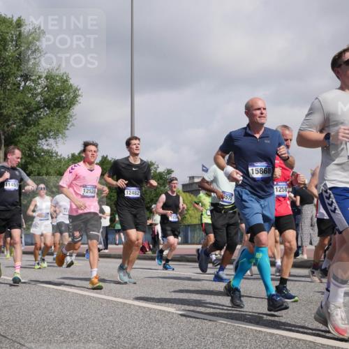 29.06.2025 - hella hamburg halbmarathon Luisa Fischer http://msf.ph/oto/8470011 29.06.2025 09:59:48 Kennedybrücke 11451, 381, 12528, 12482, 1833, 3575, 10189, 15868, 1258, 1381, 1833, 2074, 2111, 2378, 2396, 2839, 2869, 3575, 3652, 3791, 4770, 4897, 5194, 5839, 8112, 8313, 8618, 8661, 8710, 8813, 8863, 9876, 9985, 10189, 10859 meine-sportfotos.de