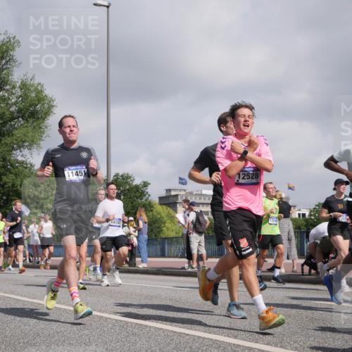 29.06.2025 - hella hamburg halbmarathon Luisa Fischer http://msf.ph/oto/8470026 29.06.2025 09:59:49 Kennedybrücke 11451, 700, 14192, 12528, 13245, 3575, 16094, 901, 1381, 1833, 2074, 2111, 2396, 2839, 2869, 3575, 3652, 3791, 4770, 4897, 5194, 8112, 8313, 8618, 8661, 8710, 8813, 8863, 9876, 9985, 10189, 10859 meine-sportfotos.de