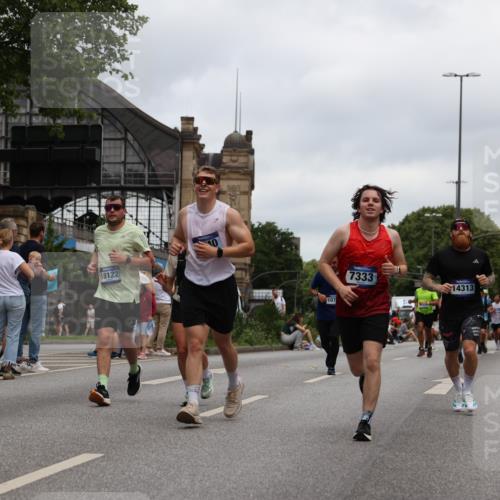 29.06.2025 - hella hamburg halbmarathon Yannick Fuchs http://msf.ph/oto/8470031 29.06.2025 10:57:35 20KM 1184, 1316, 1722, 1724, 1940, 1992, 2424, 2685, 3360, 4328, 4370, 5305, 5384, 5734, 6631, 7243, 7290, 7333, 8822, 9124, 9439, 9681, 10128, 10705, 10766, 10866, 11527, 11657, 11771, 12315, 12316, 12513, 12662, 13171, 13528, 13551, 14135, 14313, 14493, 15137, 15516, 15532, 15550, 15897, 16424, 16426, 16478, 16639, 16872, 17071, 17437, 17757, 17894, 18028, 18122, 18355, 18717 meine-sportfotos.de