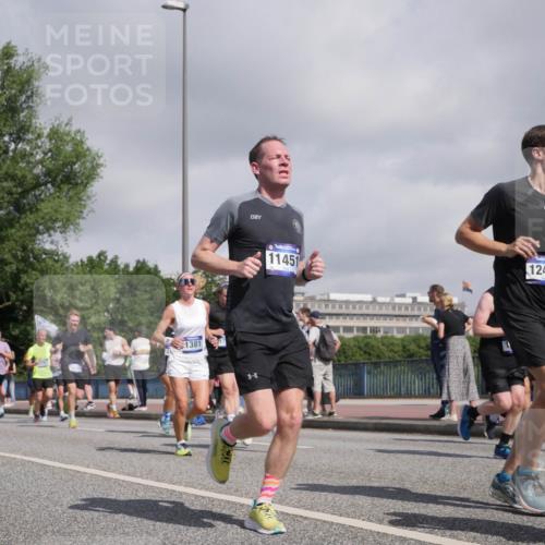 29.06.2025 - hella hamburg halbmarathon Luisa Fischer http://msf.ph/oto/8470037 29.06.2025 09:59:50 Kennedybrücke 1381, 11451, 12482, 1381, 1833, 2074, 2111, 2396, 2869, 3575, 3652, 3791, 4770, 4897, 8112, 8651, 8661, 8710, 8813, 8930, 9876, 9985, 10189 meine-sportfotos.de