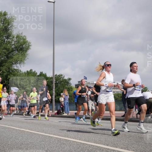 29.06.2025 - hella hamburg halbmarathon Luisa Fischer http://msf.ph/oto/8470068 29.06.2025 09:59:51 Kennedybrücke 1657, 14125, 20, 1381, 14192, 1381, 1833, 2074, 2111, 2396, 3575, 3652, 3791, 4770, 4897, 5319, 7177, 8651, 8813, 8930, 9876, 9985 meine-sportfotos.de
