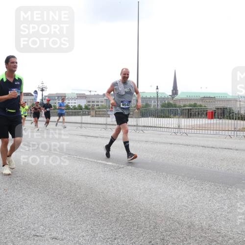 29.06.2025 - hella hamburg halbmarathon Lena Gebhardt http://msf.ph/oto/8470177 29.06.2025 10:32:55 Lombardsbrücke 342, 14347, 9542, 1078, 1199, 1237, 1324, 1640, 1732, 2038, 2054, 2059, 2276, 2959, 3391, 3422, 3653, 3660, 3670, 3708, 3753, 3871, 4030, 4096, 4446, 4555, 4650, 5110, 5180, 5581, 5783, 5871, 5917, 5941, 6040, 6228, 6312, 6315, 6861, 7308, 7309, 7387, 7531, 7633, 7702, 7749, 7750, 7982, 8170, 8595, 8625, 8839, 9010, 9034, 9143, 9188, 9289, 9471, 9542, 9768, 10002, 10013, 10048, 10277, 11229, 11260, 11713, 11756, 12039, 12423, 12424, 14305, 14743, 15951 meine-sportfotos.de