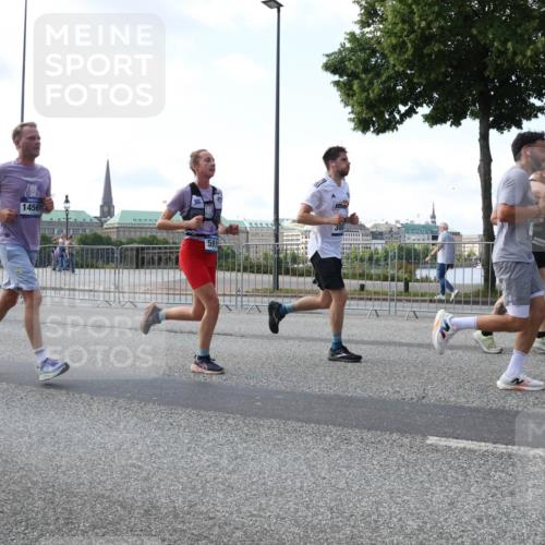 29.06.2025 - hella hamburg halbmarathon Lena Gebhardt http://msf.ph/oto/8470205 29.06.2025 09:55:31 Lombardsbrücke 5506, 14561, 591, 1120, 1151, 1200, 1461, 1630, 1683, 1696, 1706, 1884, 1976, 2207, 2274, 2284, 2287, 2411, 2706, 2708, 2718, 2884, 3087, 3213, 3258, 3399, 3435, 3654, 3692, 3747, 3945, 3985, 4088, 4093, 4121, 4189, 4324, 4345, 4601, 4847, 4890, 4938, 5102, 5421, 5459, 5638, 5705, 5708, 5915, 6009, 6027, 6054, 6158, 6421, 6481, 6532, 6662, 6691, 6836, 6938, 6994, 7052, 7269, 7312, 7659, 8371, 8437, 8693, 8889, 9031, 9159, 9869, 9931 meine-sportfotos.de