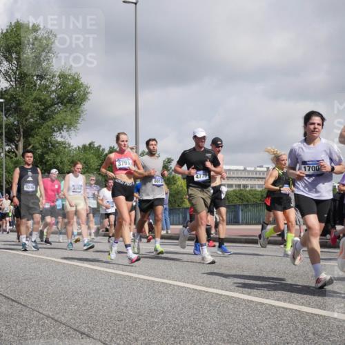 29.06.2025 - hella hamburg halbmarathon Luisa Fischer http://msf.ph/oto/8470255 29.06.2025 09:59:57 Kennedybrücke 1629, 717, 3791, 4770, 8813, 9246, 8968, 18741, 1700, 177, 2111, 2595, 2814, 3652, 3791, 4299, 4726, 4770, 4897, 5013, 5319, 6033, 6631, 7177, 7918, 8651, 8813, 8930, 8968, 9246, 9985, 10040, 10667 meine-sportfotos.de