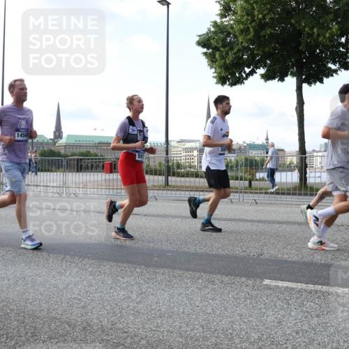 29.06.2025 - hella hamburg halbmarathon Lena Gebhardt http://msf.ph/oto/8470257 29.06.2025 09:55:31 Lombardsbrücke 14561, 591, 30, 1120, 1151, 1200, 1461, 1630, 1683, 1696, 1706, 1884, 1976, 2207, 2274, 2284, 2287, 2411, 2706, 2708, 2718, 2884, 3087, 3213, 3258, 3399, 3435, 3654, 3692, 3747, 3945, 3985, 4088, 4093, 4121, 4189, 4324, 4345, 4601, 4847, 4890, 4938, 5102, 5421, 5459, 5638, 5705, 5708, 5915, 6009, 6027, 6054, 6158, 6421, 6481, 6532, 6662, 6691, 6836, 6938, 6994, 7052, 7269, 7312, 7659, 8371, 8437, 8693, 8889, 9031, 9159, 9869, 9931 meine-sportfotos.de