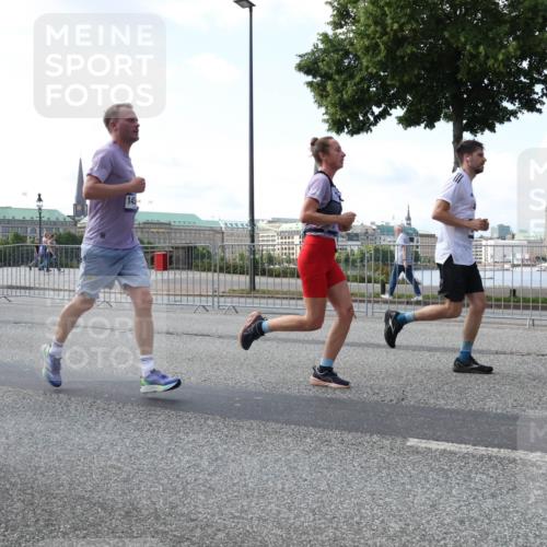 29.06.2025 - hella hamburg halbmarathon Lena Gebhardt http://msf.ph/oto/8470346 29.06.2025 09:55:32 Lombardsbrücke 927, 16506, 59, 145, 1120, 1143, 1151, 1200, 1461, 1630, 1683, 1696, 1706, 1884, 1976, 2207, 2274, 2284, 2287, 2411, 2706, 2708, 2718, 2884, 3087, 3213, 3258, 3399, 3435, 3654, 3692, 3747, 3945, 3985, 4088, 4093, 4121, 4189, 4324, 4345, 4601, 4847, 4890, 4938, 5102, 5421, 5459, 5638, 5708, 5915, 6009, 6027, 6054, 6158, 6421, 6481, 6532, 6662, 6691, 6836, 6938, 6994, 7052, 7269, 7312, 7659, 8371, 8437, 8693, 8889, 9031, 9159, 9869, 9931 meine-sportfotos.de