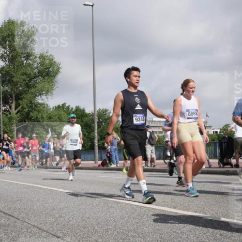 29.06.2025 - hella hamburg halbmarathon Luisa Fischer http://msf.ph/oto/8470388 29.06.2025 10:00:00 Kennedybrücke 10040, 9246, 8968, 2235, 1086, 2595, 2814, 3103, 3791, 4299, 4558, 4726, 4770, 5013, 5018, 5319, 6033, 6125, 6631, 7177, 7918, 8651, 8813, 8930, 8968, 9060, 9246, 10040, 10549, 10667 meine-sportfotos.de