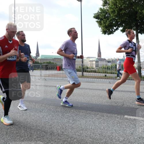 29.06.2025 - hella hamburg halbmarathon Lena Gebhardt http://msf.ph/oto/8470389 29.06.2025 09:55:32 Lombardsbrücke 12149, 187, 8927, 96, 1120, 1143, 1151, 1200, 1461, 1630, 1683, 1696, 1706, 1884, 1976, 2207, 2274, 2284, 2287, 2411, 2706, 2708, 2718, 2884, 3087, 3213, 3258, 3399, 3435, 3654, 3692, 3747, 3945, 3985, 4088, 4093, 4121, 4189, 4324, 4345, 4601, 4847, 4890, 4938, 5102, 5421, 5459, 5638, 5708, 5915, 6009, 6027, 6054, 6158, 6421, 6481, 6532, 6662, 6691, 6836, 6938, 6994, 7052, 7269, 7312, 7659, 8371, 8437, 8693, 8889, 9031, 9159, 9869, 9931 meine-sportfotos.de