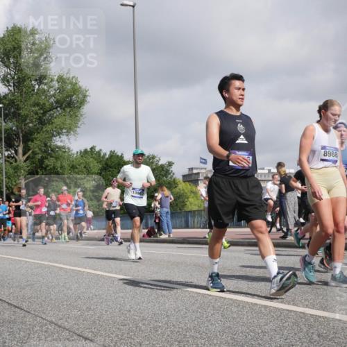 29.06.2025 - hella hamburg halbmarathon Luisa Fischer http://msf.ph/oto/8470403 29.06.2025 10:00:01 Kennedybrücke 10040, 8968, 1086, 2595, 2814, 3103, 4299, 4558, 4726, 5013, 5018, 5319, 6033, 6125, 6631, 7177, 7918, 8651, 8930, 8968, 9060, 9246, 10040, 10549, 10667 meine-sportfotos.de