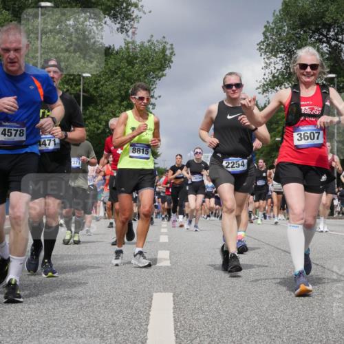 29.06.2025 - hella hamburg halbmarathon Luisa Fischer http://msf.ph/oto/8470405 29.06.2025 10:43:47 Kennedybrücke 14578, 4471, 371, 673, 8815, 13030, 2254, 15224, 3607, 270, 1037, 2109, 2254, 3607, 3810, 5351, 5702, 6229, 6363, 8739, 8815, 9195, 9977, 10474 meine-sportfotos.de