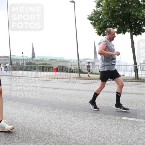 29.06.2025 - hella hamburg halbmarathon Lena Gebhardt http://msf.ph/oto/8470456 29.06.2025 10:32:56 Lombardsbrücke 1704, 954, 1078, 1199, 1237, 1324, 1732, 2038, 2054, 2059, 2276, 2959, 3391, 3422, 3653, 3660, 3670, 3708, 3753, 3871, 4030, 4096, 4446, 4555, 4650, 5110, 5180, 5581, 5783, 5871, 5917, 6040, 6228, 6312, 6315, 6861, 7308, 7309, 7387, 7531, 7633, 7702, 7749, 7750, 7982, 8170, 8595, 8839, 9010, 9034, 9143, 9188, 9289, 9471, 9542, 9768, 10002, 10013, 10048, 10277, 11229, 11260, 11713, 11756, 12039, 12423, 12424, 14305, 14743, 15951 meine-sportfotos.de
