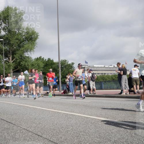 29.06.2025 - hella hamburg halbmarathon Luisa Fischer http://msf.ph/oto/8470457 29.06.2025 10:00:02 Kennedybrücke 2810, 11339, 7916, 10040, 1086, 2595, 2814, 3103, 4299, 4558, 4726, 5013, 5018, 5319, 6033, 6125, 6631, 7177, 7918, 8651, 8930, 8968, 9060, 9246, 9316, 10040, 10549, 10667 meine-sportfotos.de