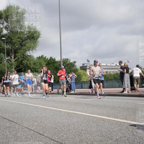 29.06.2025 - hella hamburg halbmarathon Luisa Fischer http://msf.ph/oto/8470465 29.06.2025 10:00:03 Kennedybrücke 10896, 2814, 11339, 1326, 1086, 1442, 2595, 2814, 3103, 4299, 4558, 4726, 5013, 5018, 5024, 5319, 5744, 6033, 6125, 6631, 7177, 7918, 8651, 8930, 8968, 9060, 9246, 9316, 10040, 10549, 10667 meine-sportfotos.de