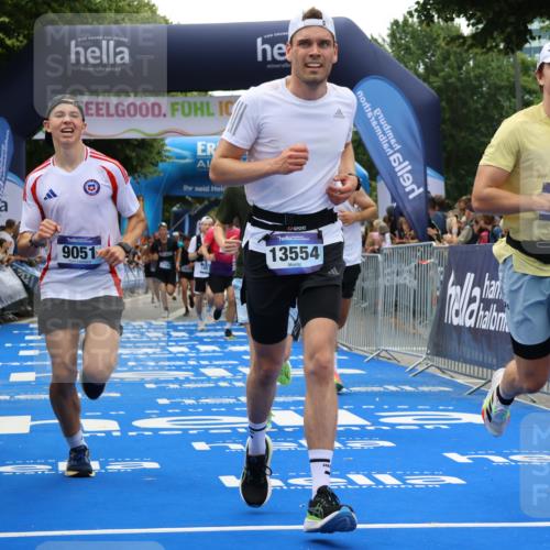 29.06.2025 - hella hamburg halbmarathon Strokosch-Dieckow http://msf.ph/oto/8470494 29.06.2025 10:46:37 Ziel 1920, 1942, 3976, 5459, 6630, 8482, 9051, 9232, 9529, 13525, 13554, 15026, 15133, 15206, 15714, 16175, 17281, 17461, 17743, 17865, 18297, 18882, 19128 meine-sportfotos.de