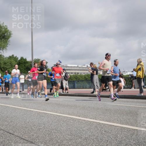 29.06.2025 - hella hamburg halbmarathon Luisa Fischer http://msf.ph/oto/8470498 29.06.2025 10:00:04 Kennedybrücke 2814, 11339, 5013, 1712, 18657, 3267, 1086, 1442, 2595, 2814, 3103, 4299, 4558, 4726, 5013, 5018, 5024, 5319, 5744, 6033, 6125, 6631, 6762, 6795, 7177, 7918, 8447, 8968, 9060, 9246, 9316, 10040, 10549, 10667 meine-sportfotos.de