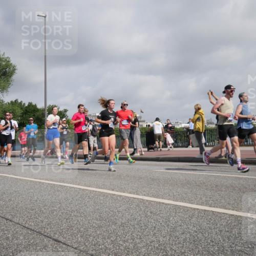 29.06.2025 - hella hamburg halbmarathon Luisa Fischer http://msf.ph/oto/8470532 29.06.2025 10:00:05 Kennedybrücke 11712, 281, 18657, 1086, 1442, 2595, 2814, 3103, 4261, 4299, 4558, 4726, 5013, 5018, 5024, 5744, 6033, 6125, 6631, 6762, 6795, 7918, 8447, 8968, 9060, 9246, 9316, 10040, 10549, 10667 meine-sportfotos.de