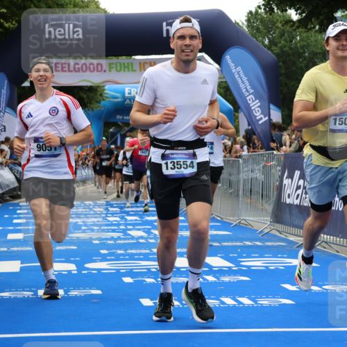 29.06.2025 - hella hamburg halbmarathon Strokosch-Dieckow http://msf.ph/oto/8470543 29.06.2025 10:46:37 Ziel 1920, 1942, 3976, 5459, 6630, 8482, 9051, 9232, 9529, 13525, 13554, 15026, 15133, 15206, 15714, 16175, 17281, 17461, 17743, 17865, 18297, 18882, 19128 meine-sportfotos.de