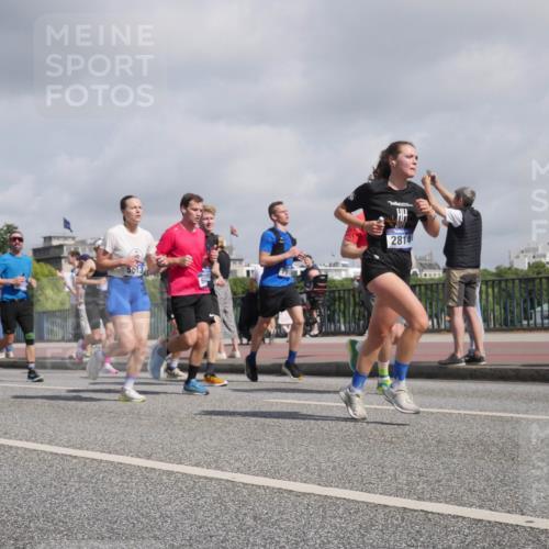 29.06.2025 - hella hamburg halbmarathon Luisa Fischer http://msf.ph/oto/8470566 29.06.2025 10:00:06 Kennedybrücke 9, 5013, 10896, 1712, 2814, 1086, 1327, 1442, 2119, 2595, 2814, 3103, 4261, 4299, 4558, 4726, 5013, 5018, 5024, 5744, 6033, 6125, 6631, 6762, 6795, 7918, 8447, 8968, 9060, 9246, 9316, 10549, 10667 meine-sportfotos.de